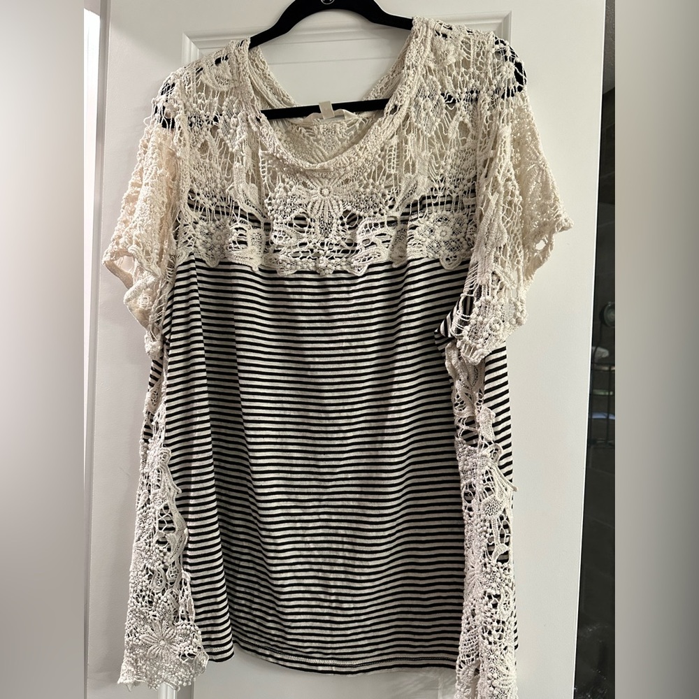 Adiva 2X lace crochet top